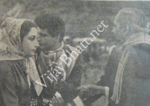 Vijay Bhatt with Mala Sinha and newcomer Monoj Kumar at the outdoor shoot of Hariyali Aur Raasta